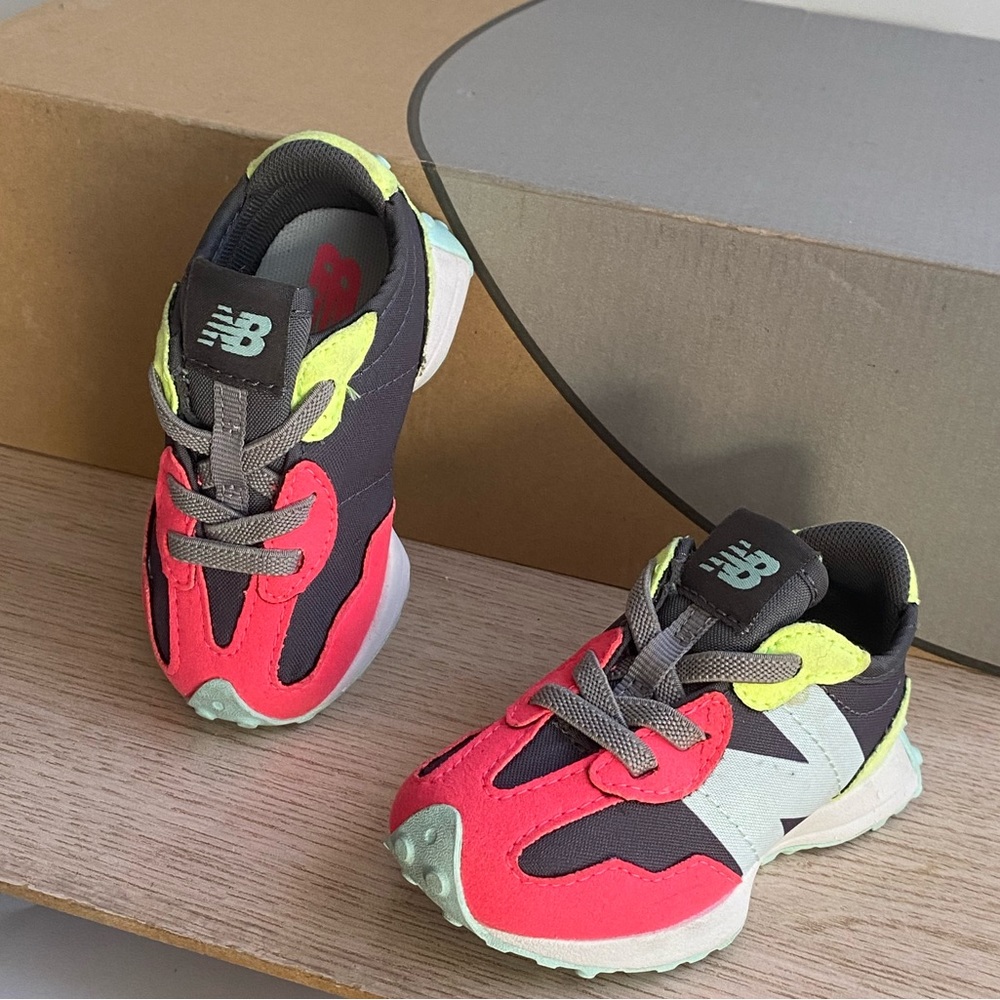 New Balance 327 Toddler Sneakers - SZ 4 C - Picture 10 of 16